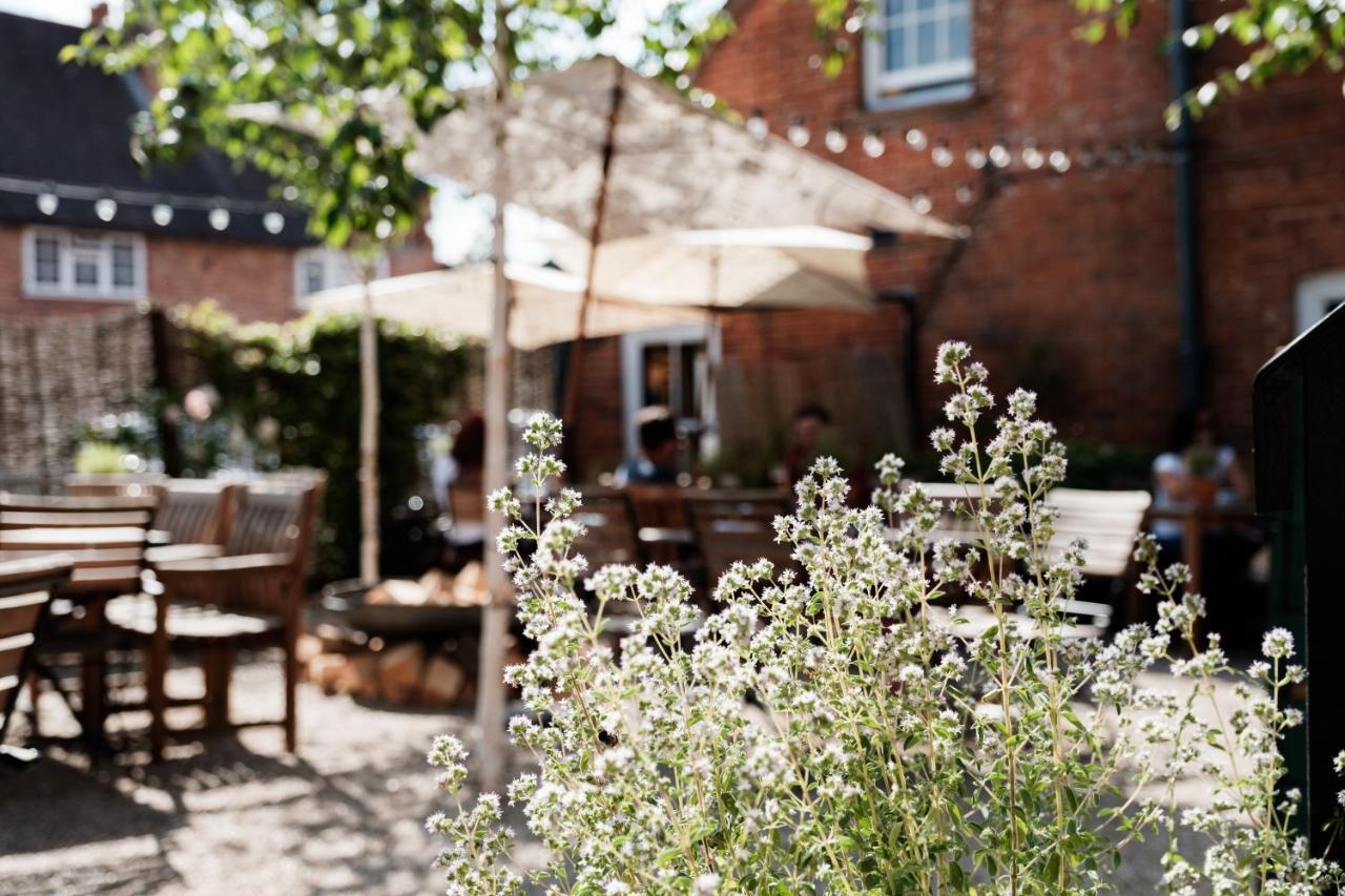 Bel And The Dragon-Kingsclere Hotel Exterior foto